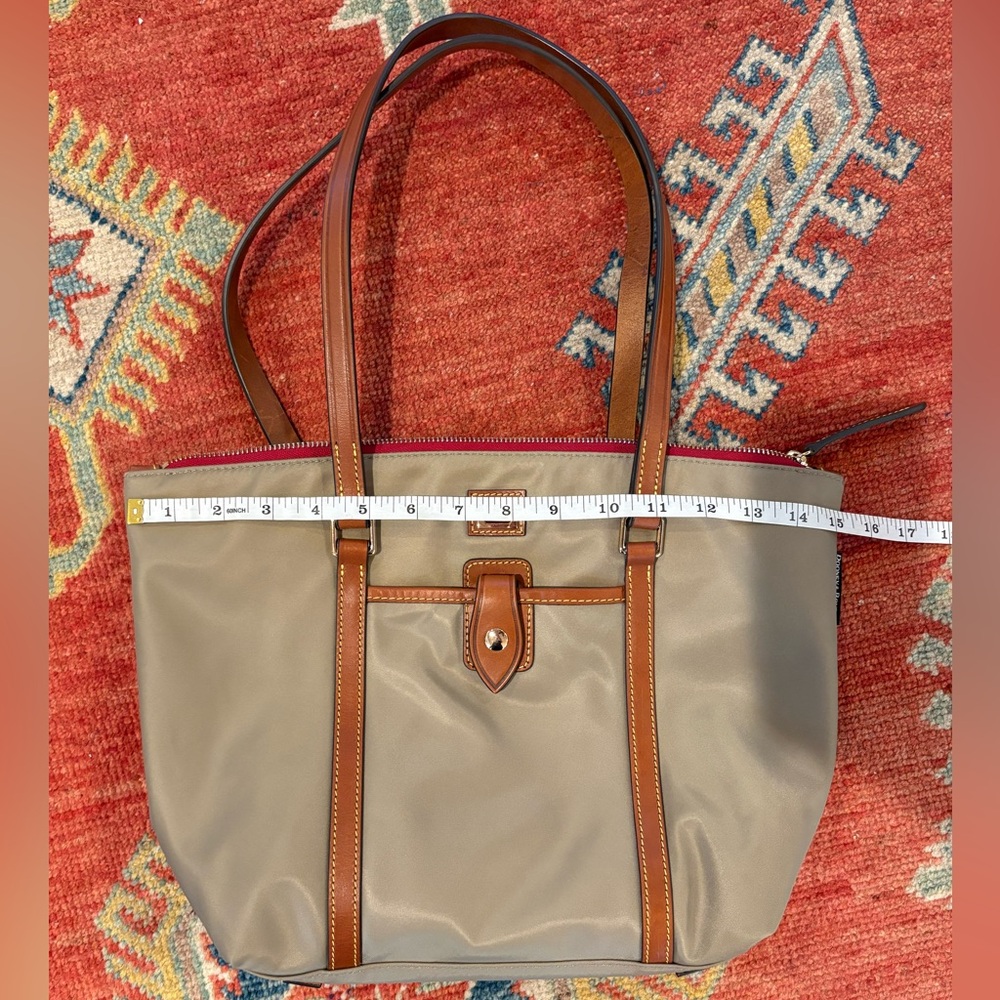 Med./Large DOONEY & BOURKE Khaki Nylon Tote w/brown leather straps/accents — EUC - Picture 11 of 14